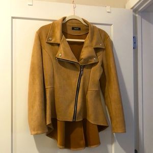 Great jacket to wear with jeans! Camel/tan color.